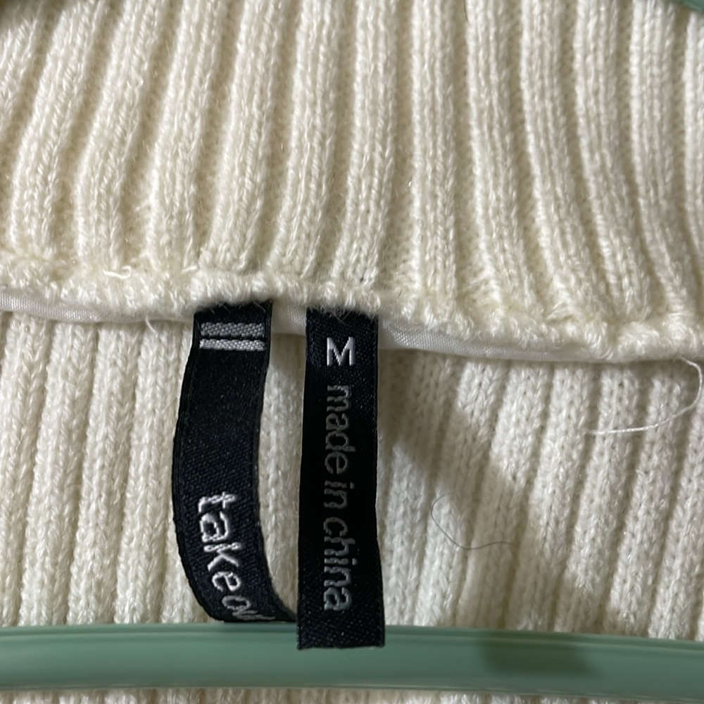 Take Out Pockets Mock-Neck Puff Front Ribbed back - Picture 4 of 5